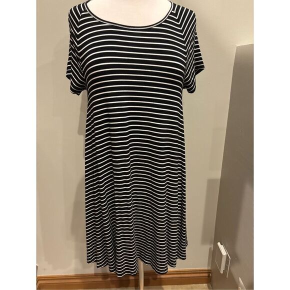 Old Navy M black striped short sleeve jersey style a line dress - rayon - Picture 1 of 6